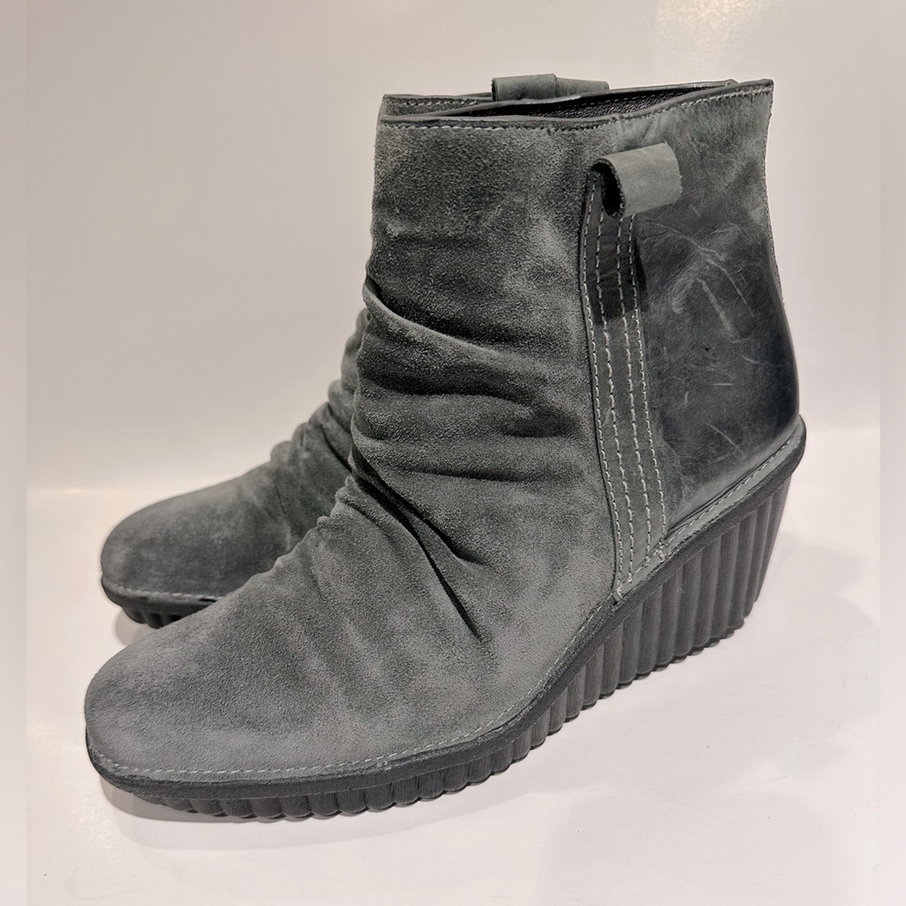 Bionica Women's Destiney Gray Ankle Boots